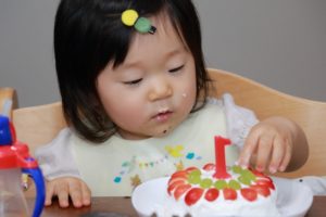 赤ちゃんのケーキはいつから １歳の誕生日やクリスマスに食べられる Mamakao ママカオ